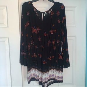 Women’s MUDD Romper- Large. Never worn!